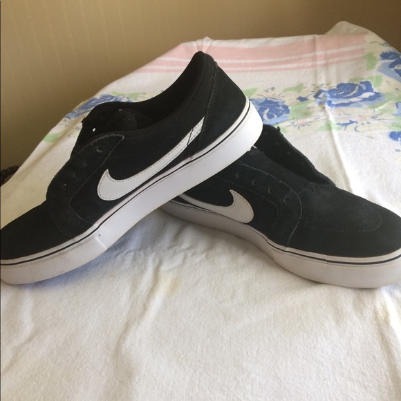 Nike Other - Nike SB Youth school skate sneakers